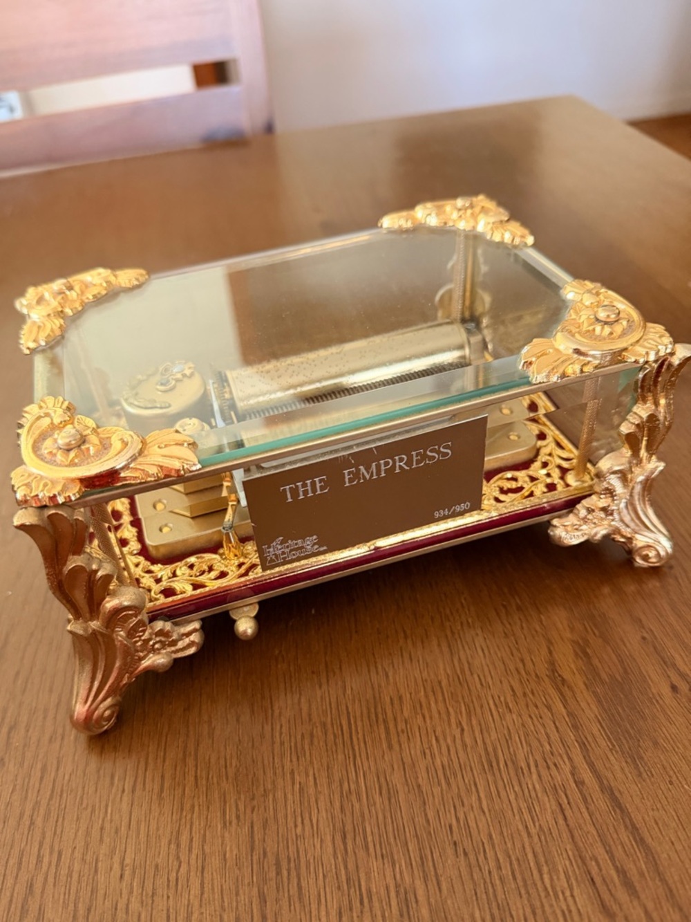 Heritage House : The Empress Gold  Decorative Music Box 934/950